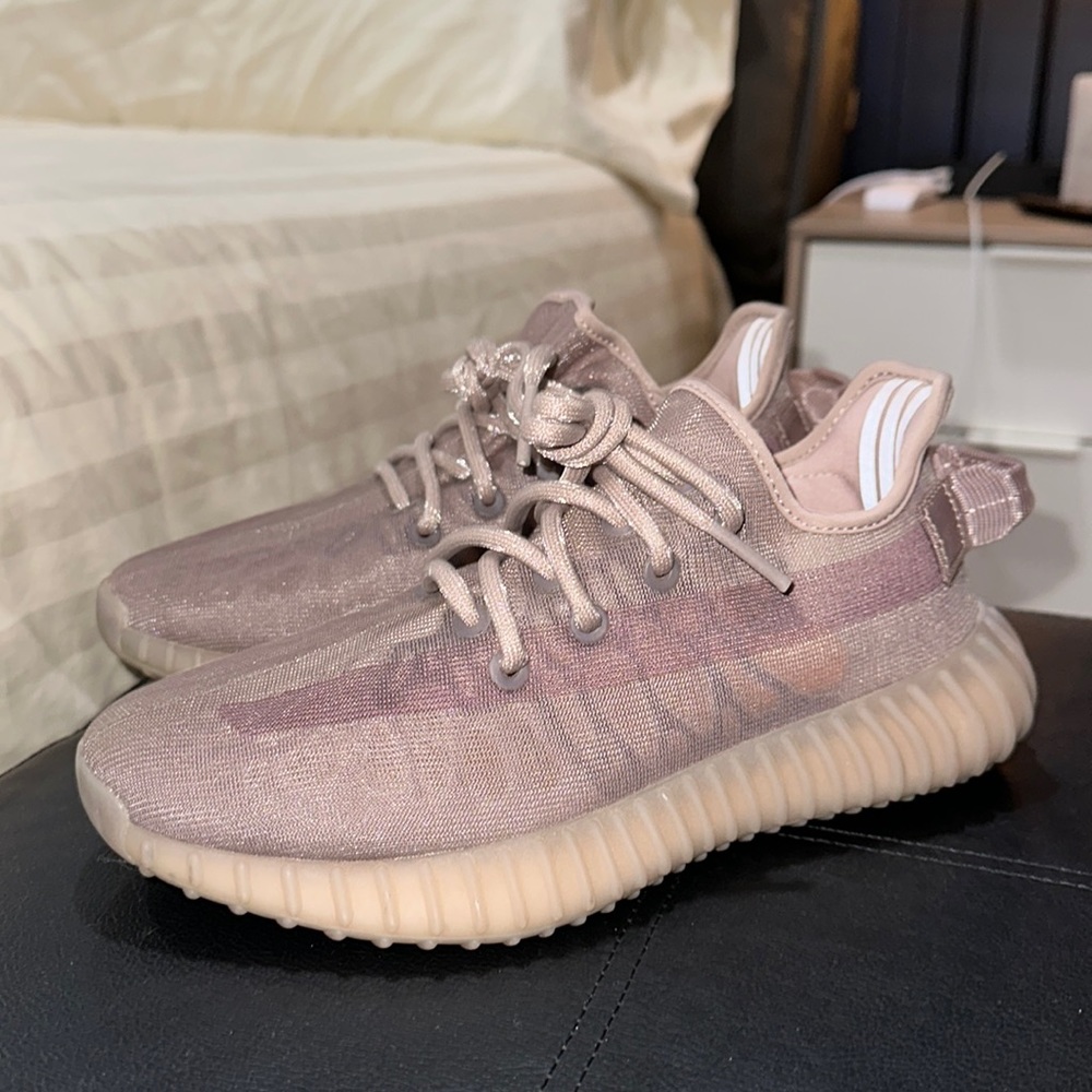 Yeezy 350 adidas shoes size US 5 (mens) or women’s 7